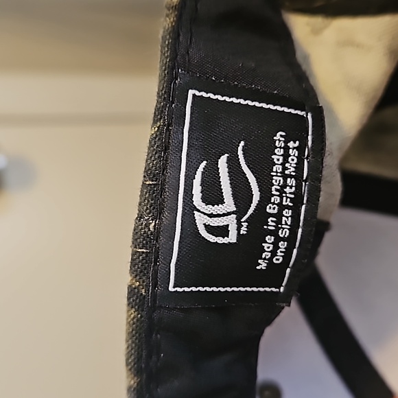 Garth Brooks Tour Tee and Hat Bundle - Picture 10 of 11